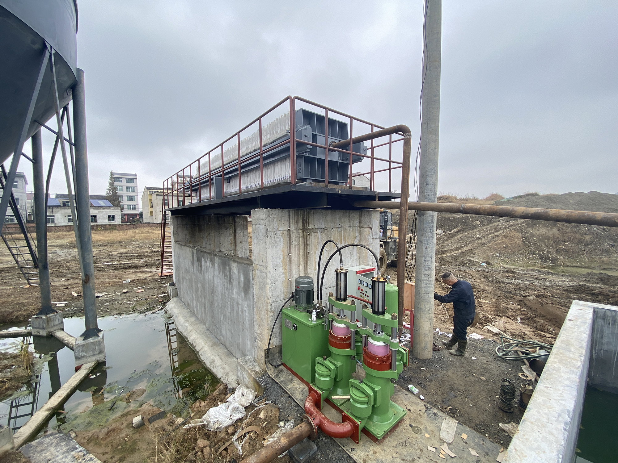 洗沙廠300平方壓濾機(jī)及壓濾機(jī)柱塞泵客戶案例4.jpg
